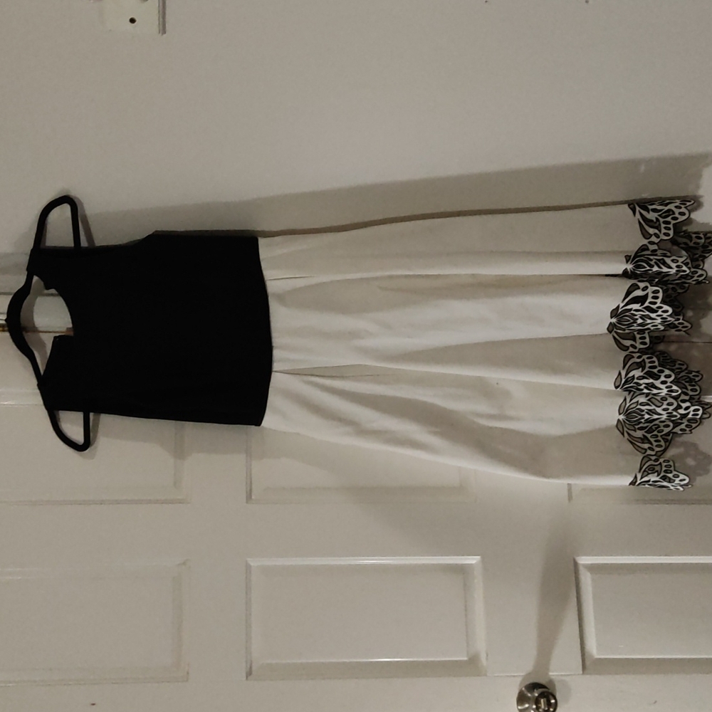 Black and white Tahari high low dress size